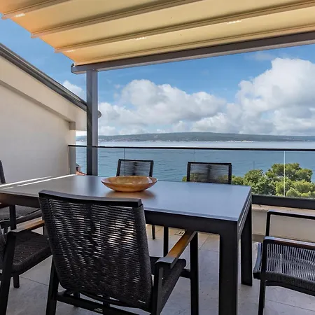 Apartment Pool With Sea View - Happy