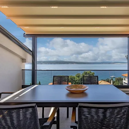 Pool With Sea View - Happy