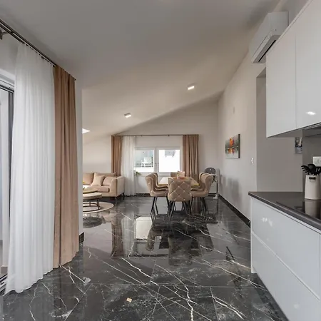 Pool With Sea View - Happy Apartment Crikvenica