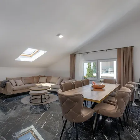 Pool With Sea View - Happy Apartment Crikvenica