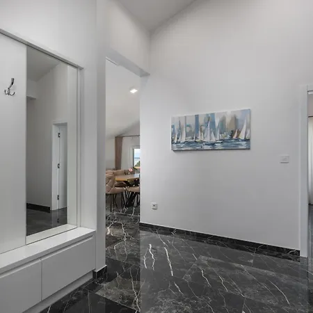 Pool With Sea View - Happy Apartment *