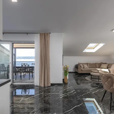 Apartment Pool With Sea View - Happy *