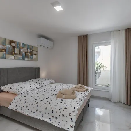 Pool With Sea View - Happy Apartment Crikvenica