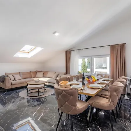 Pool Apartment *